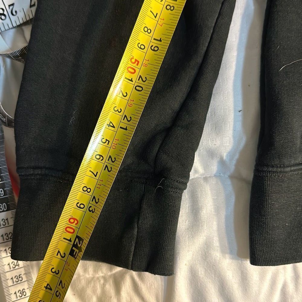 Large Heart Hoodie Black with Zipper and front pockets - Picture 6 of 9